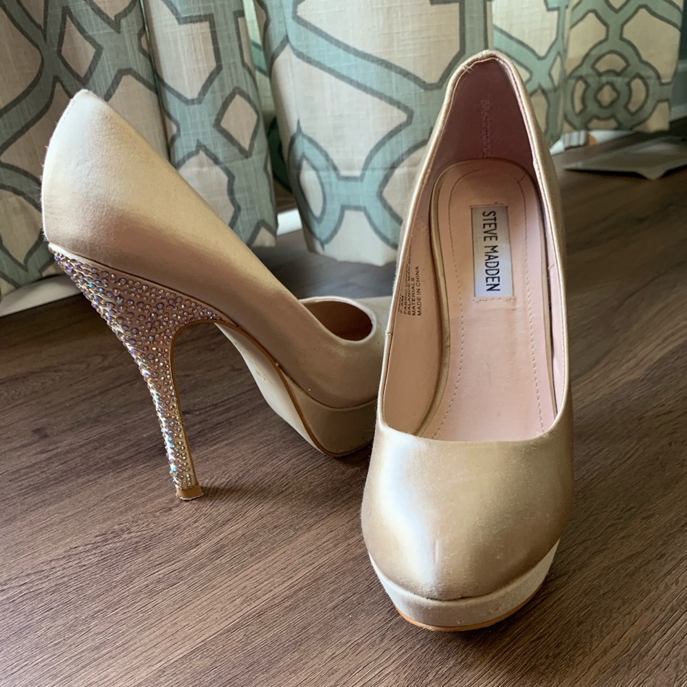 Steve Madden Satin platform heels